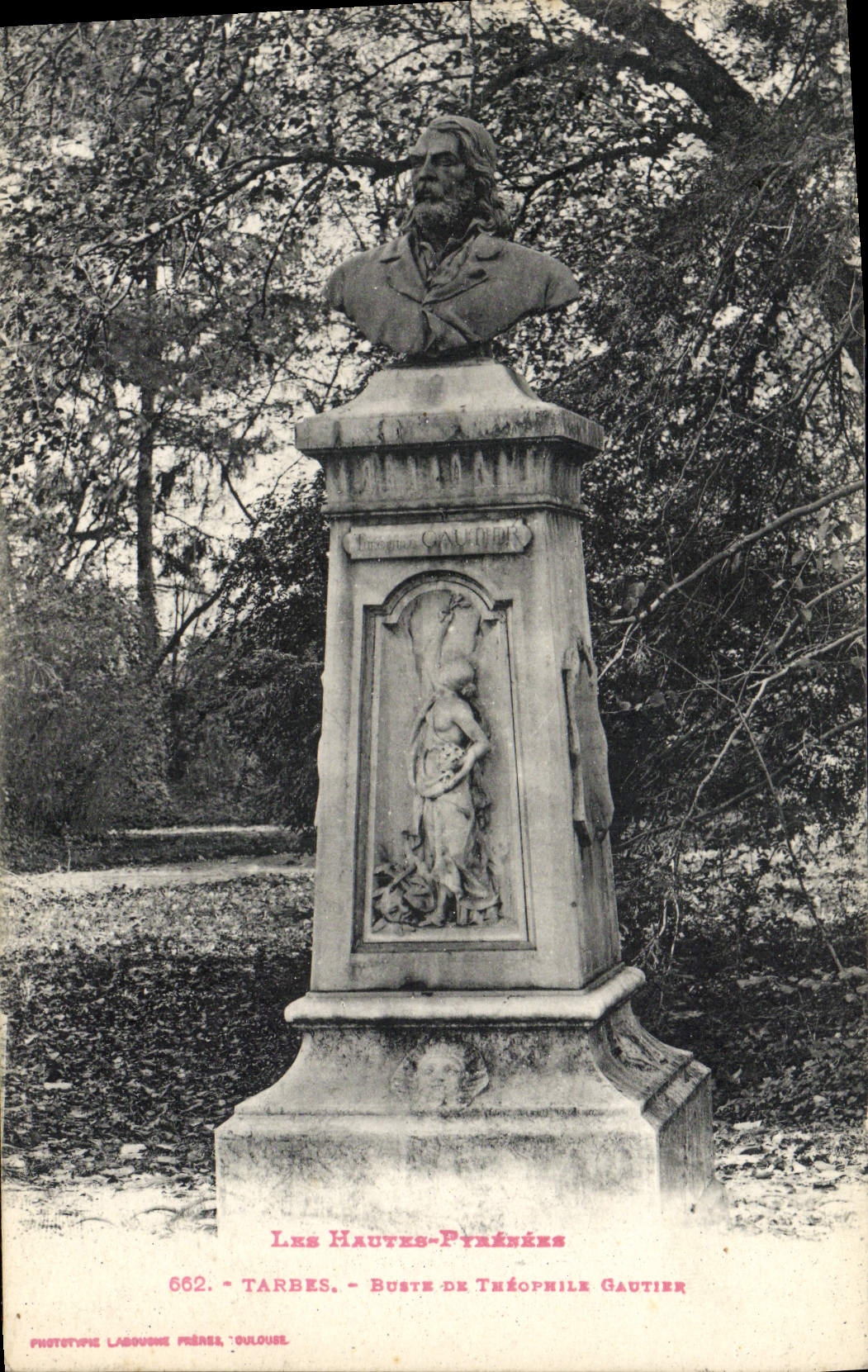 CPA Tarbes Buste de Theophile Gautier