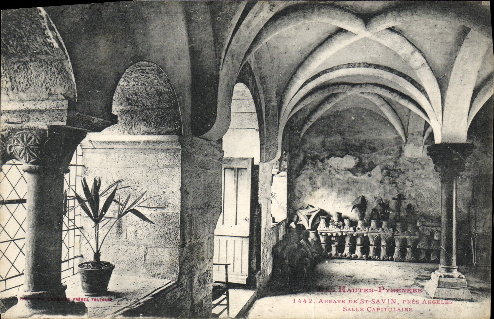 CPA Abbaye De St Savin pres Argeles Salle Capitulaire
