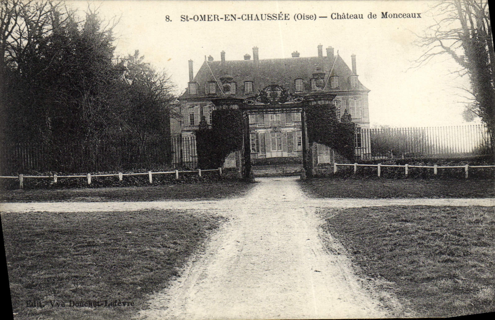 VINTAGE POSTCARD St Omer In Roadway Castle of Heaps