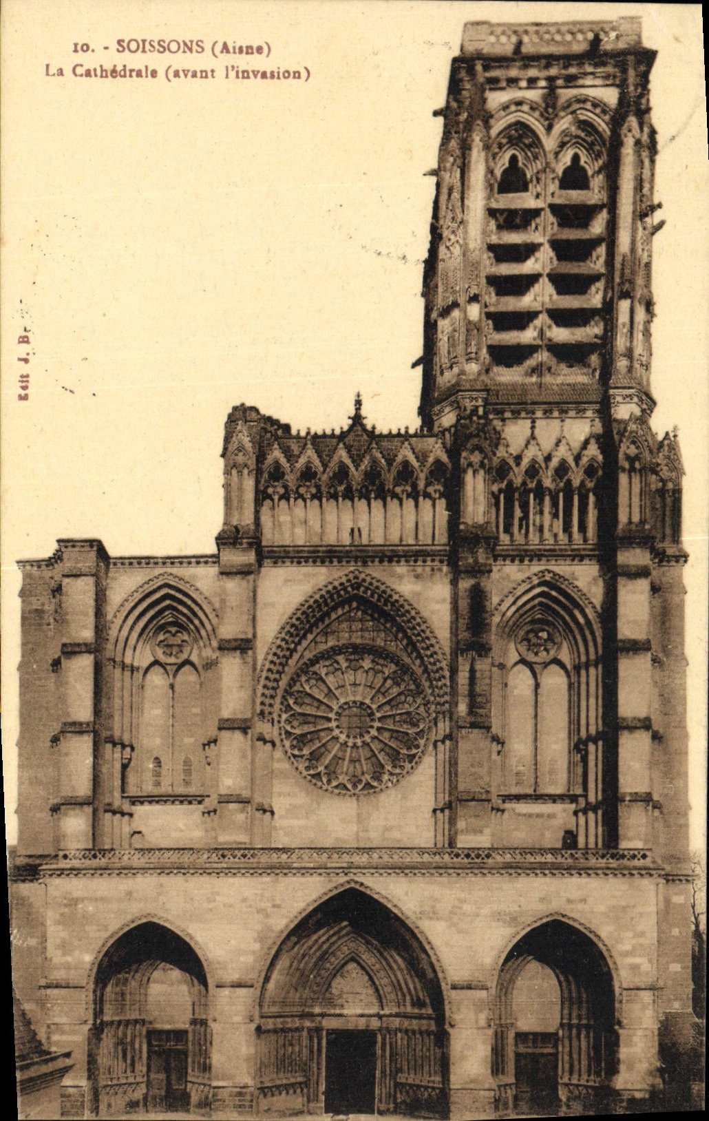 VINTAGE POSTCARD Soissons the Cathedral