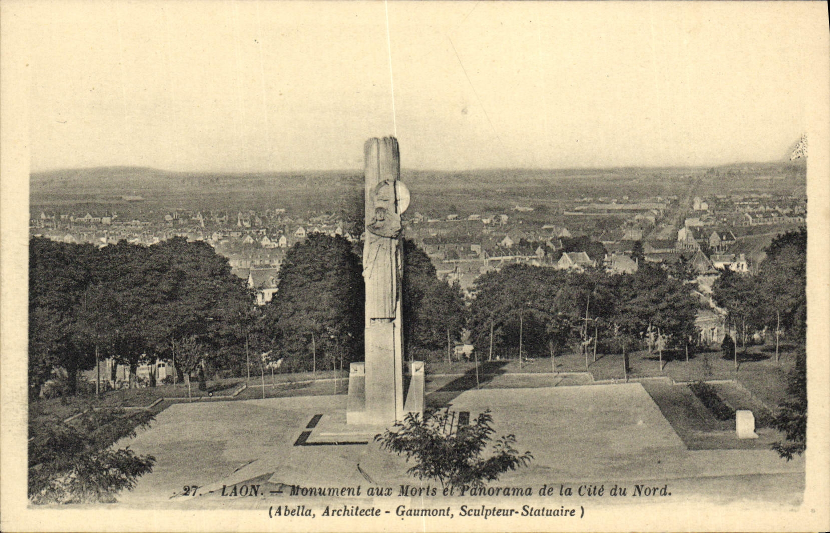 Monumento de la guerra de Laon de la POSTAL de la VENDIMIA y panorama del ISCED del norte