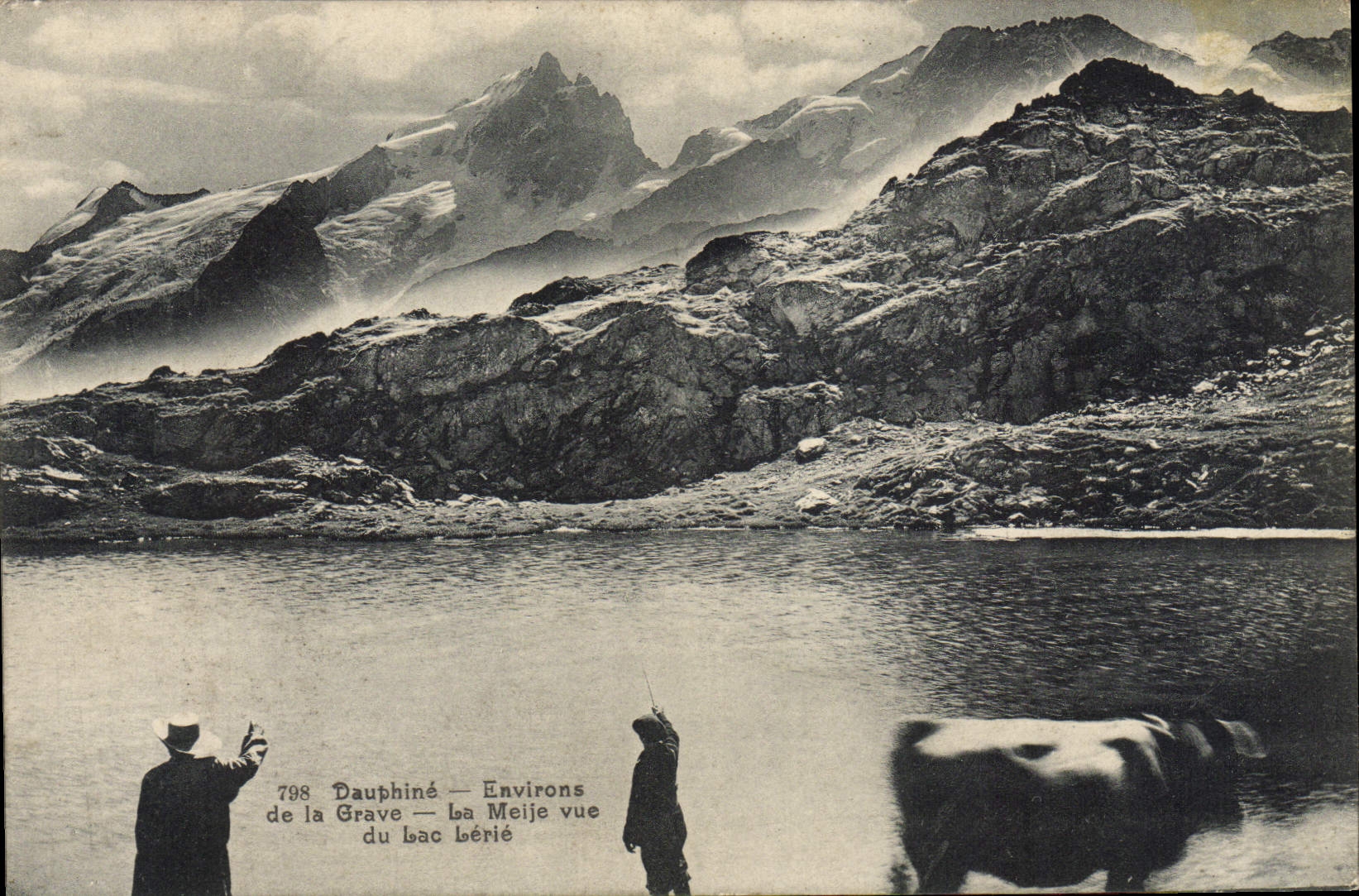 CPA Dauphine Environs de la Grave Le Meije Vue du lac Lerie Vache