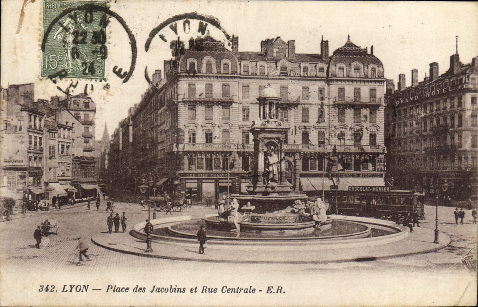 La POSTAL Lyon de la VENDIMIA coloca Jacobins y la calle central