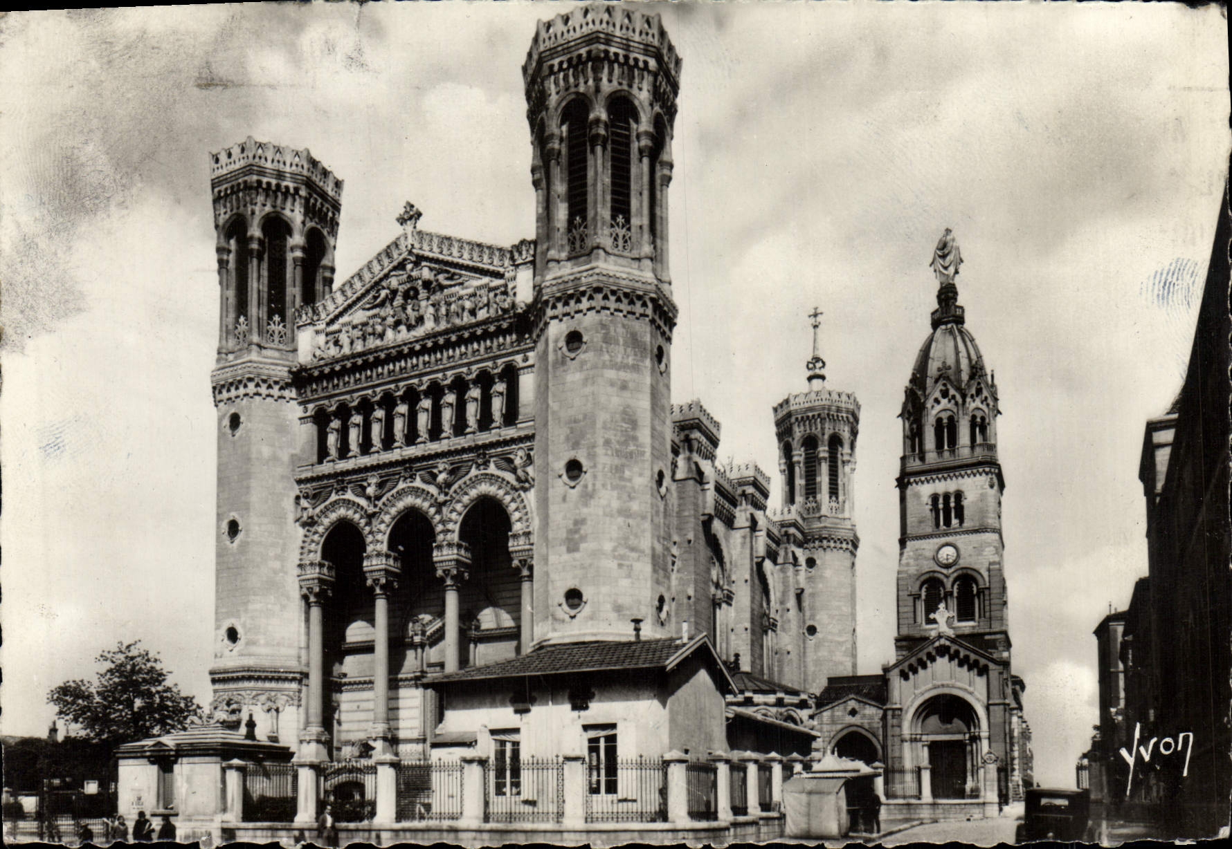 CPM Lyon Basilique ND de Fourviere 
