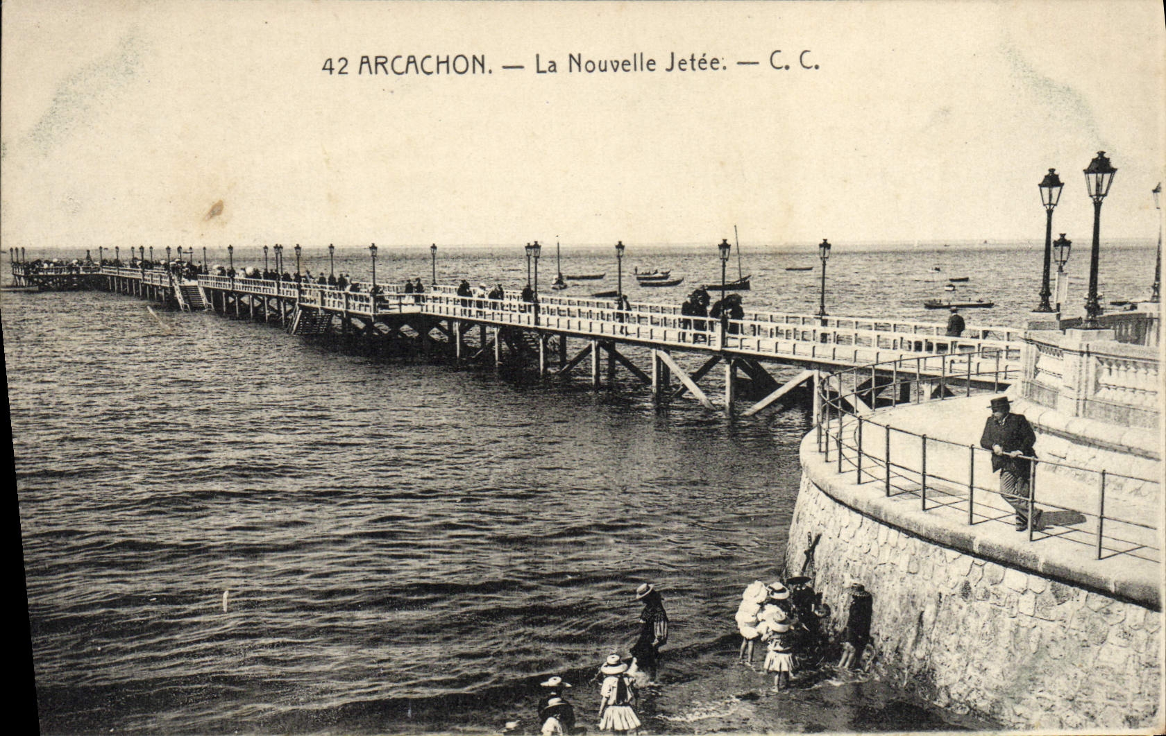 VINTAGE POSTCARD Arcachon the new pier
