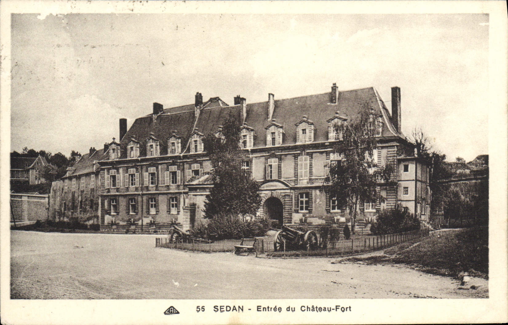 VINTAGE POSTCARD Sedan Entered of the Strong Castle