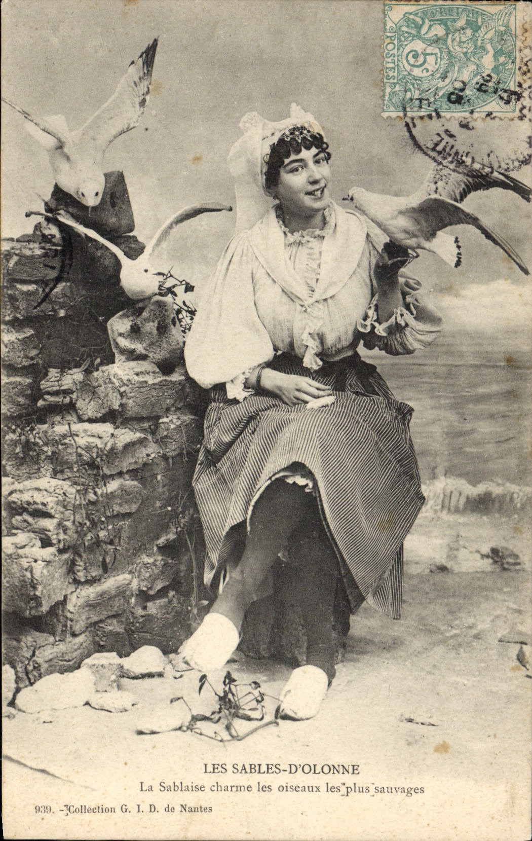 CPA Aux Sables D'Olonne Folklore 