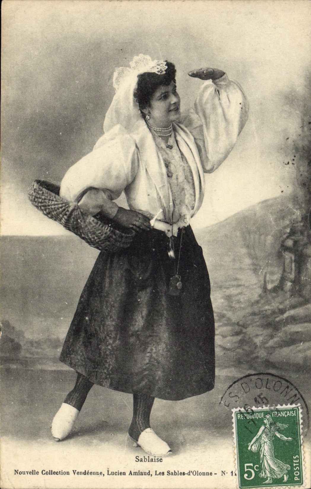 CPA Aux Sables D'Olonne Folklore