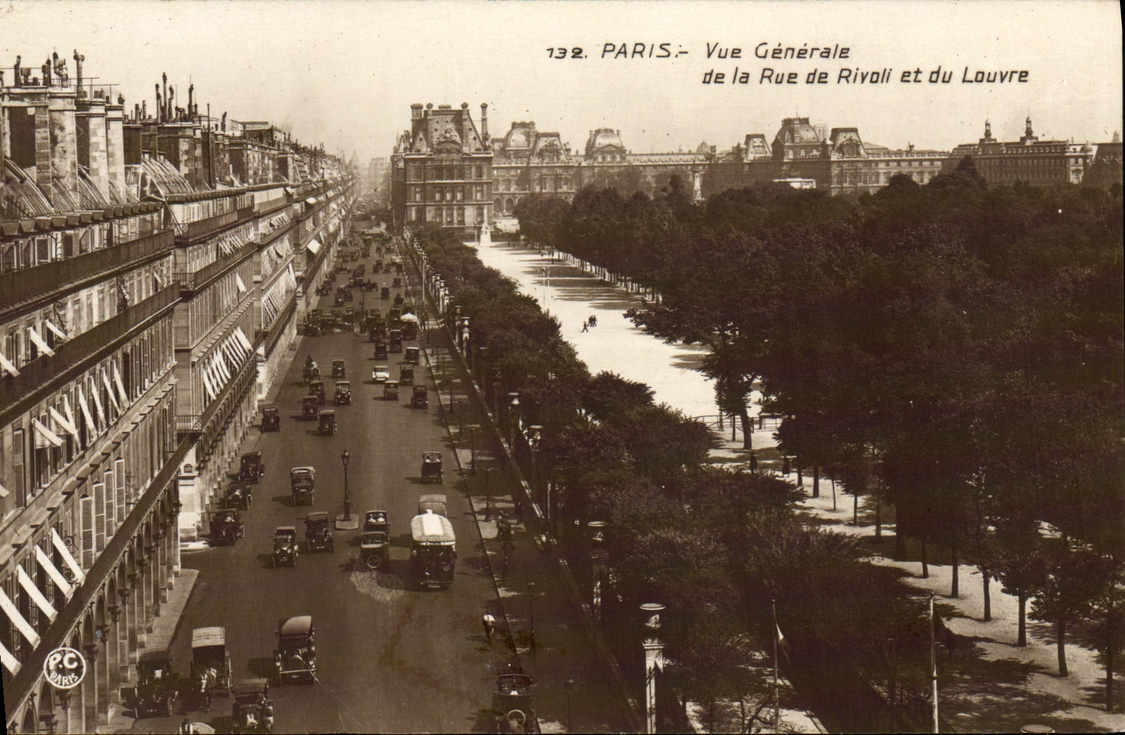 CPA Paris Vue Generale de la Rue de Rivoli et du Louvre