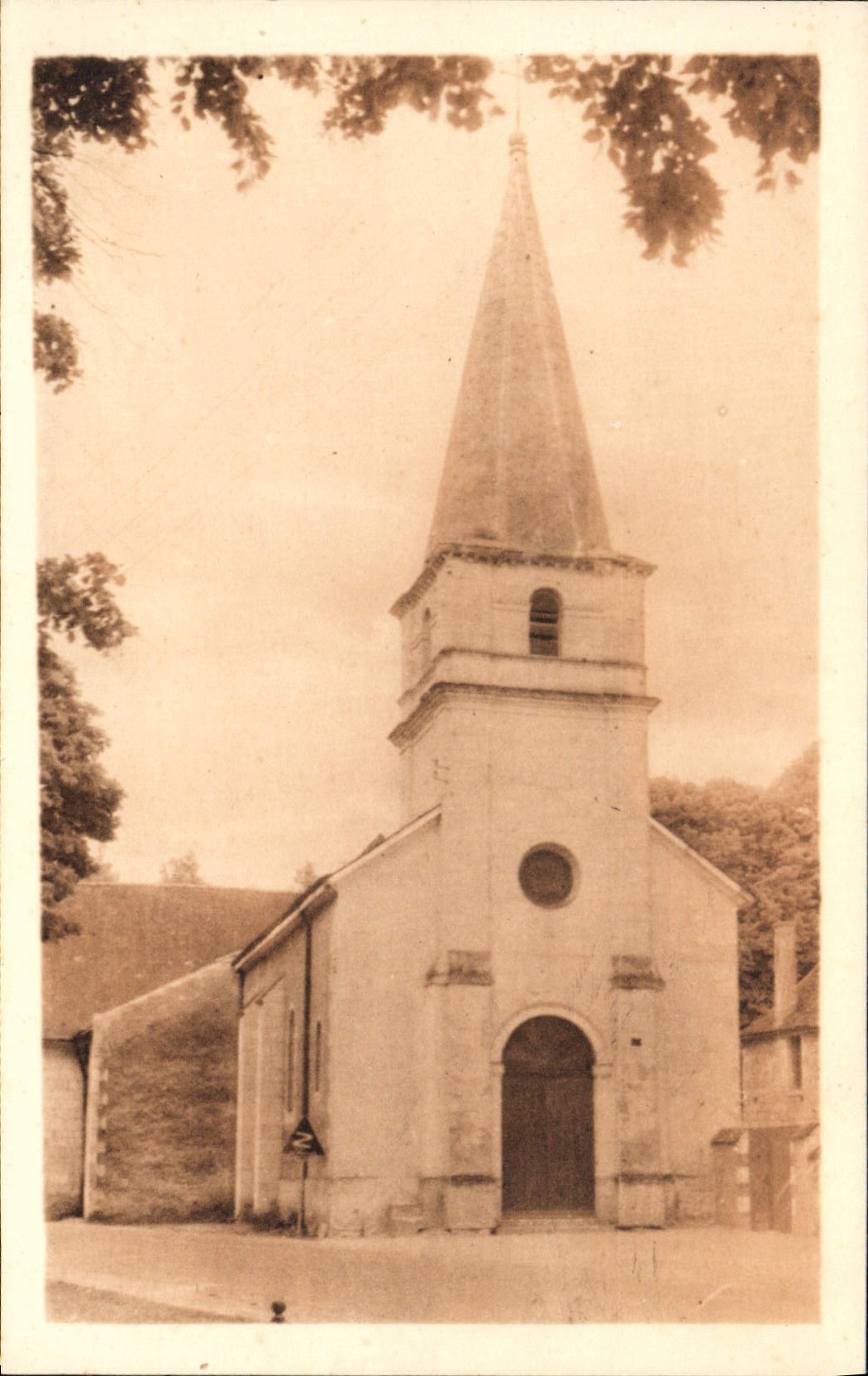 VINTAGE POSTCARD Gizeux the Church