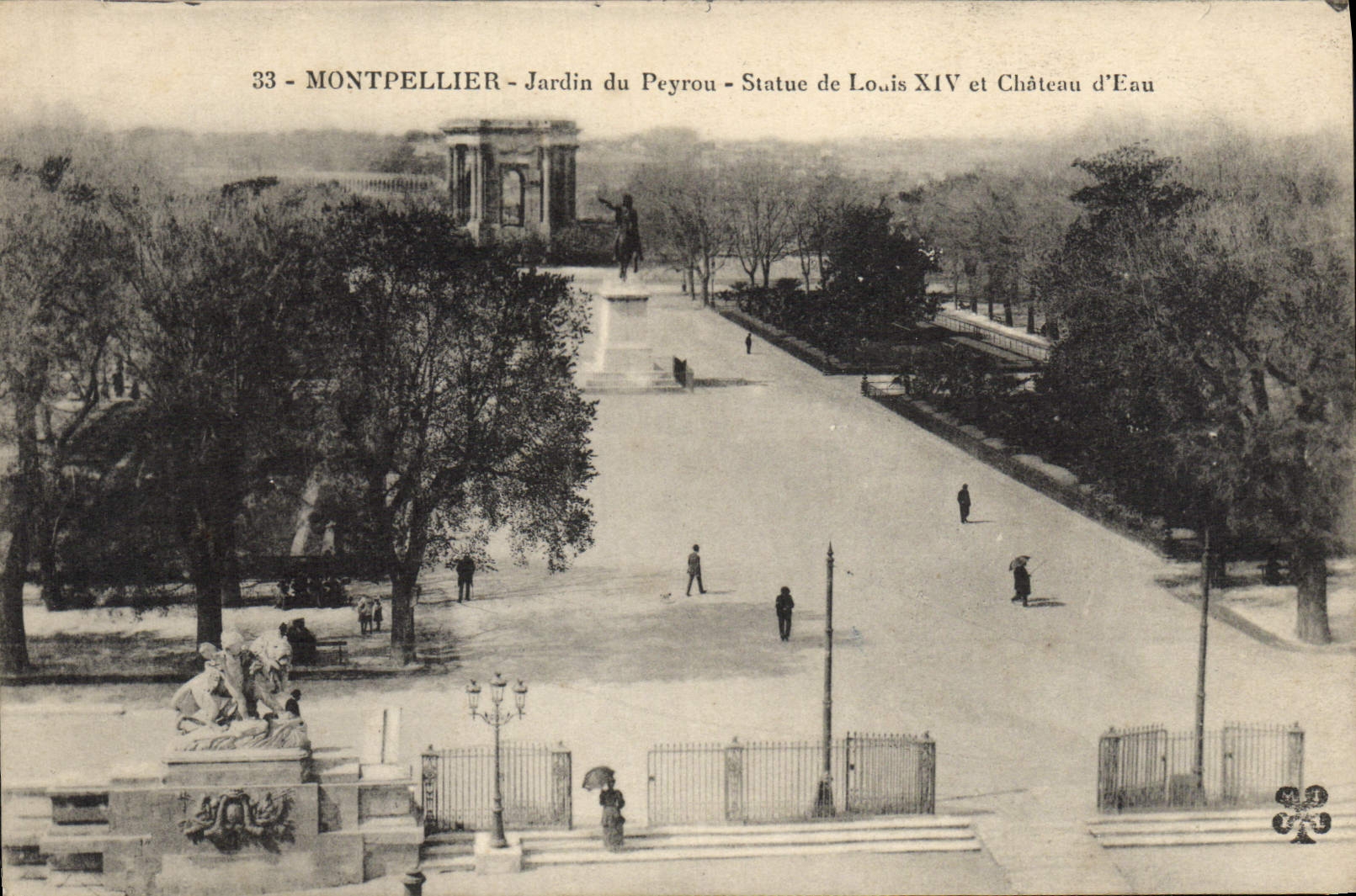 CPA Montpellier Jardin du Peyrou Statue de Louis XIV et chateau d'eau