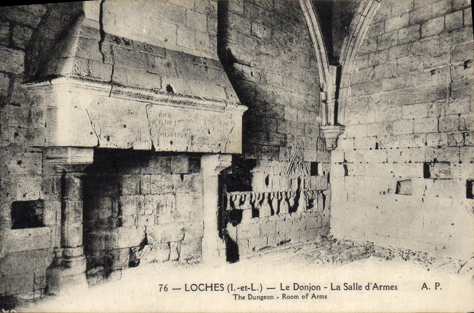 CPA Loches Le Donjon La Salle d'Armes