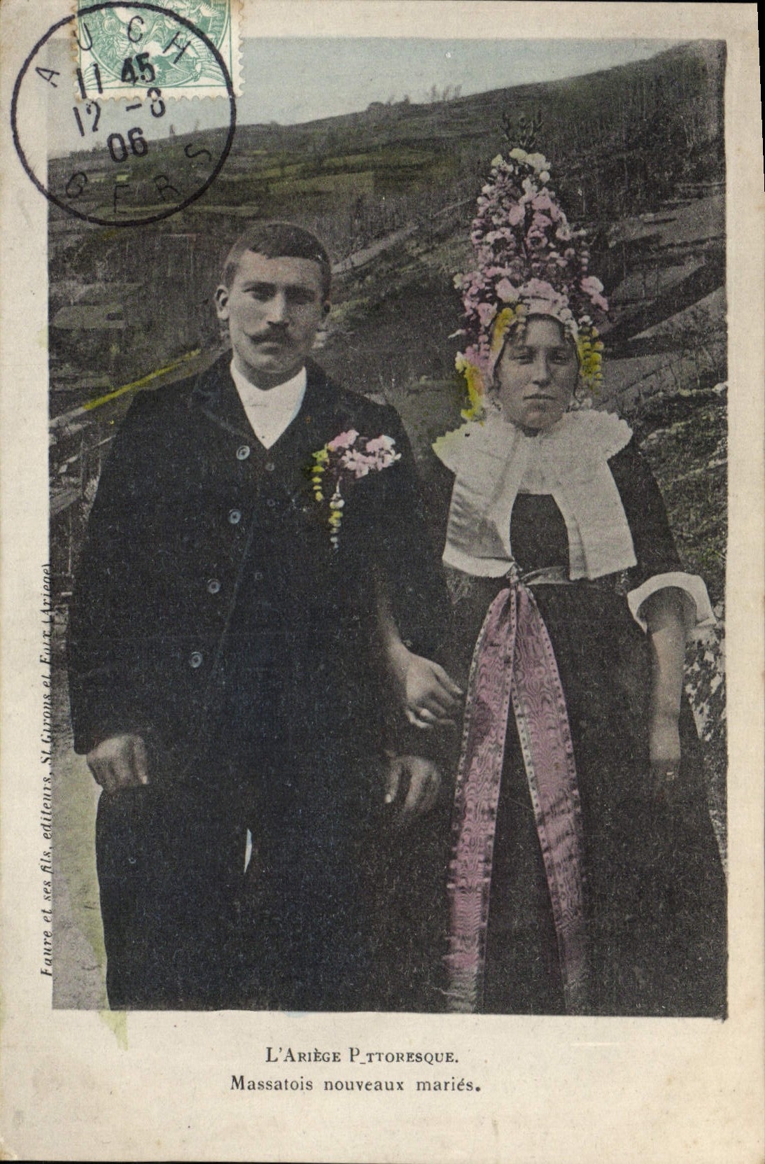 CPA L'Ariege Massatois nouveaux maries Folklore