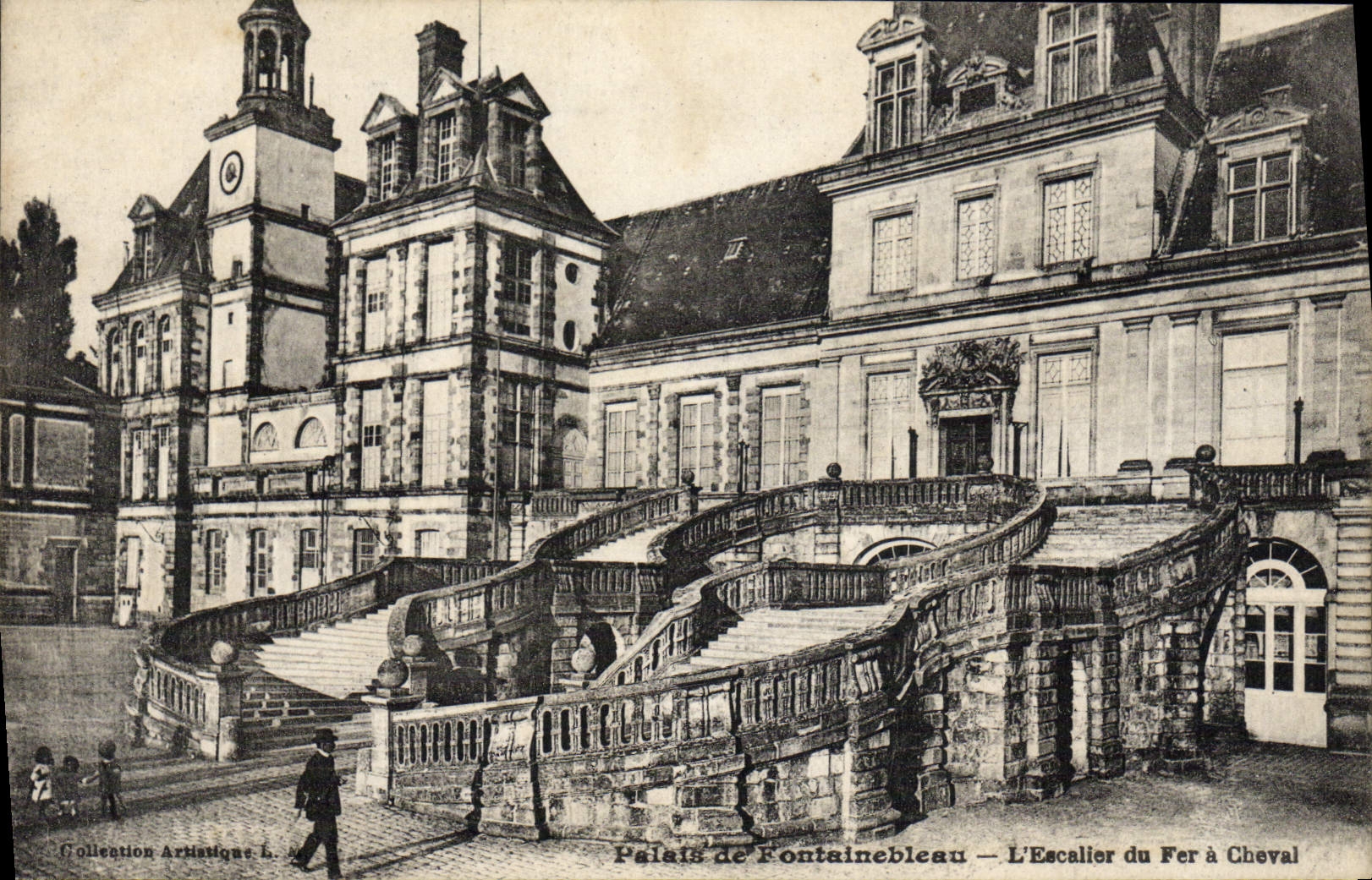 CPA Palais de Fontainebleau L'escalier du fer a cheval
