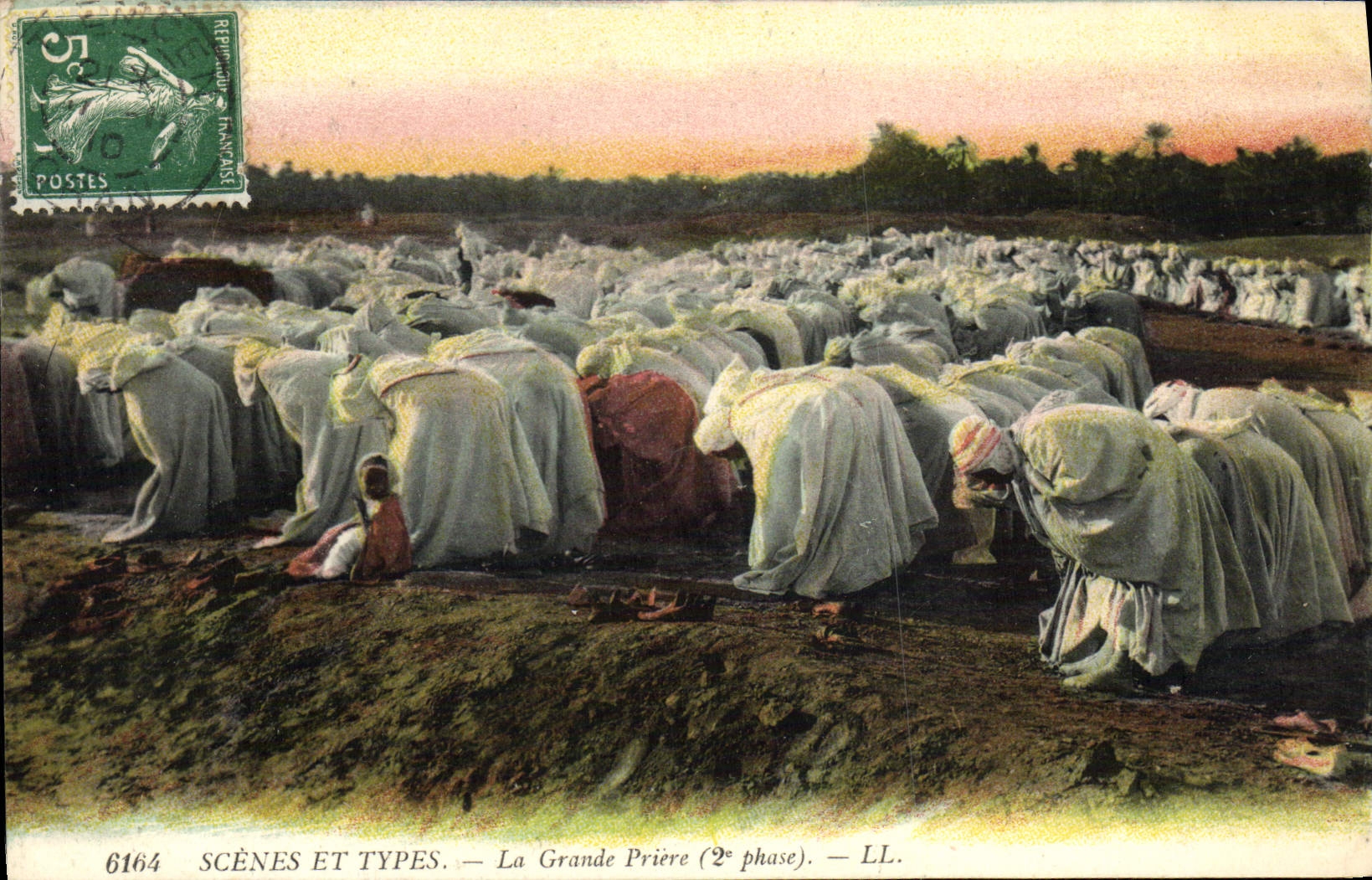 CPA Scenes Et Types La Grande priere