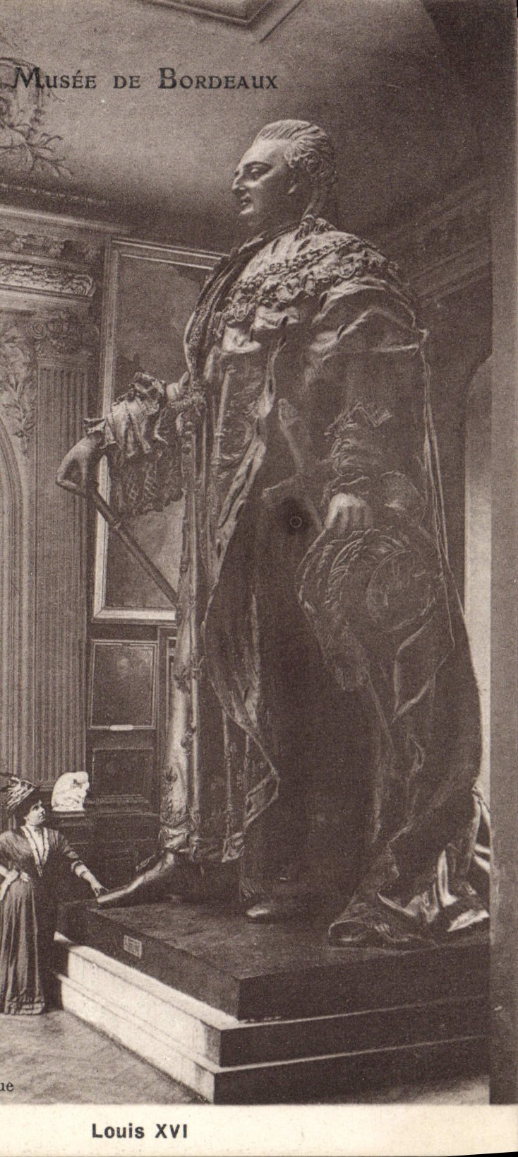 VINTAGE POSTCARD Museum of Bordeaux Louis XVI