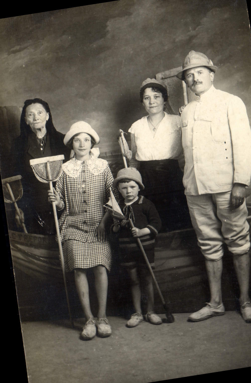 CARTE PHOTO Famille Jean Troyes Peche Folklore