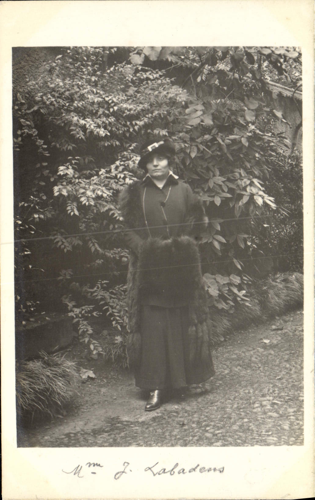 CARTE PHOTO Mme Labadens