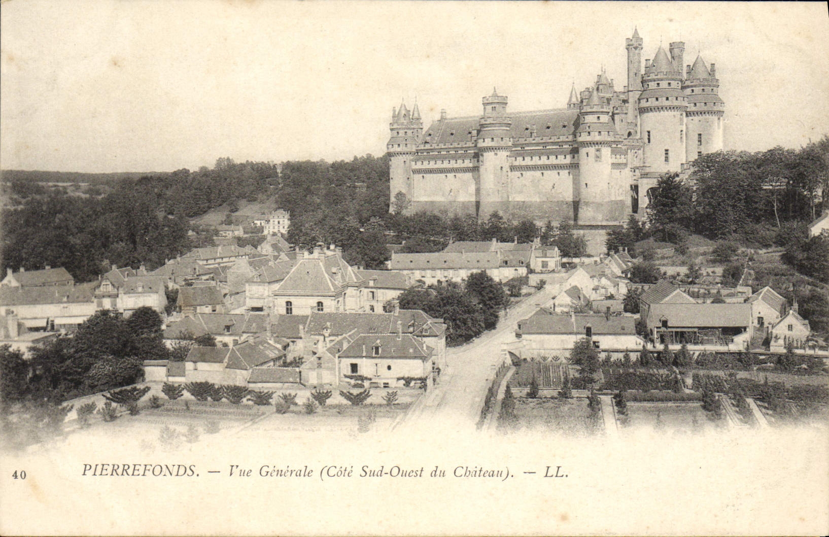 CPA Pierrefonds Vue Generale Cote Sud Ouest du Chateau 