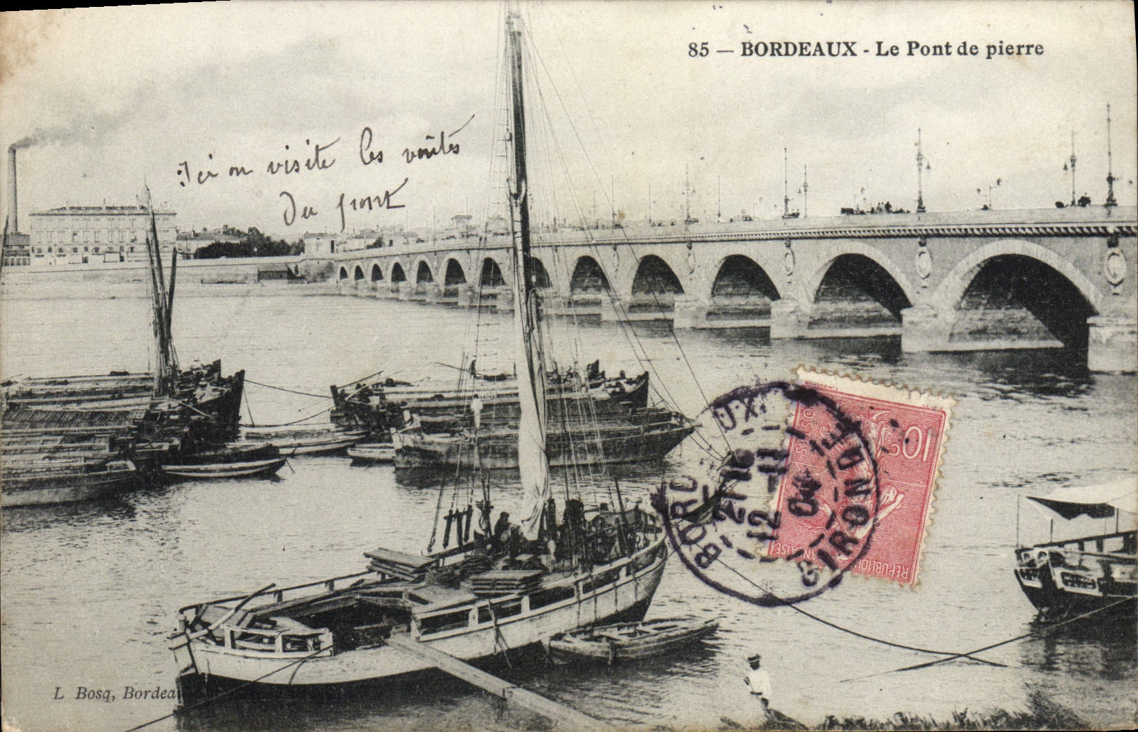 CPA Bordeaux Le Pont De Pierre Bateaux