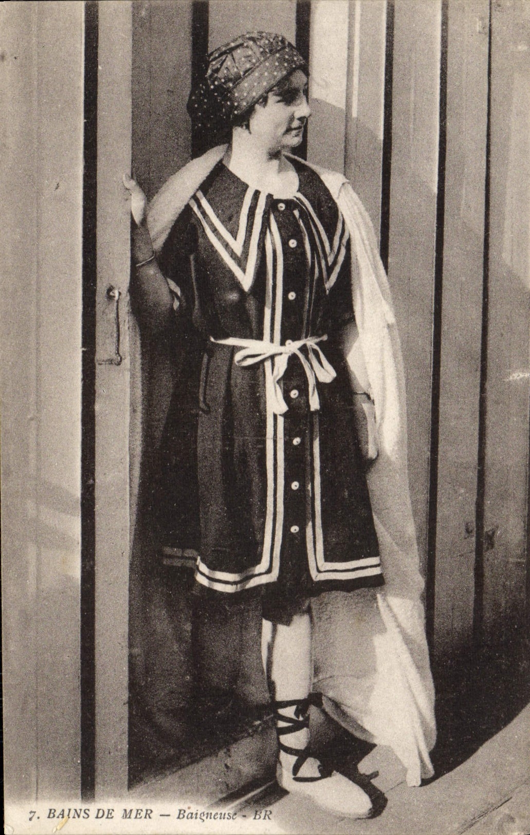 VINTAGE POSTCARD Sea bathings Bather Woman Folklore