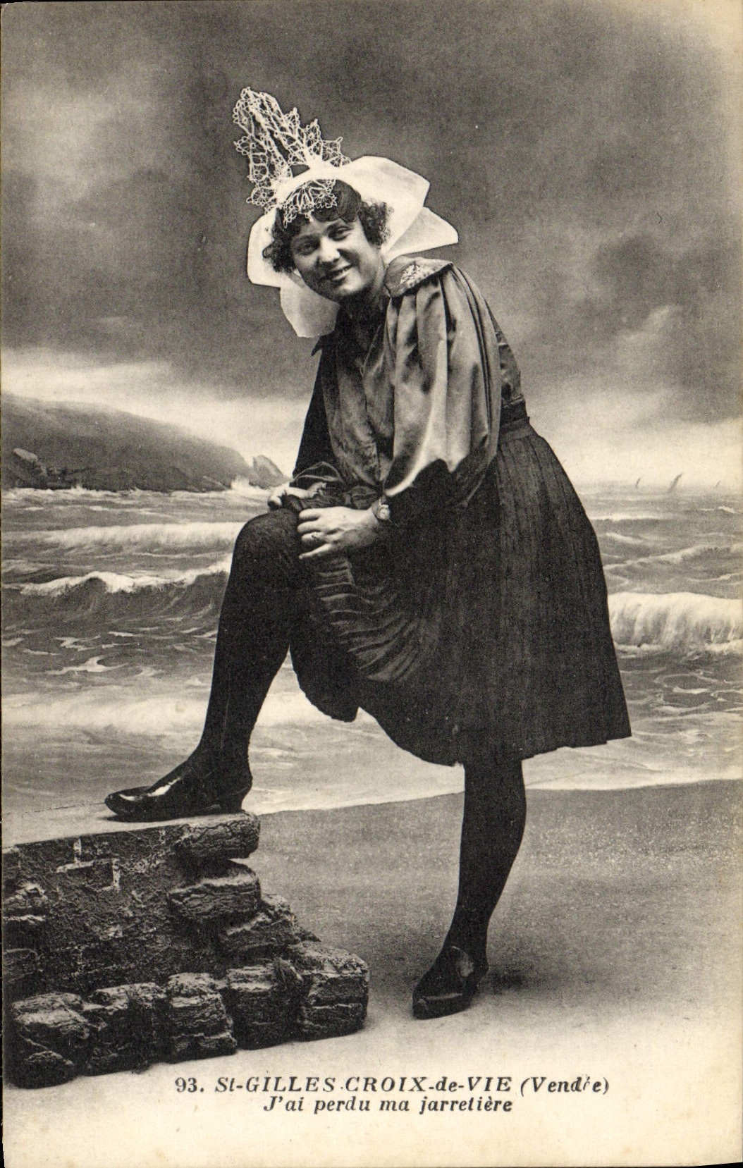 VINTAGE POSTCARD St Gilles Croix de Vie Jai Lost My Jumper Woman Folklore