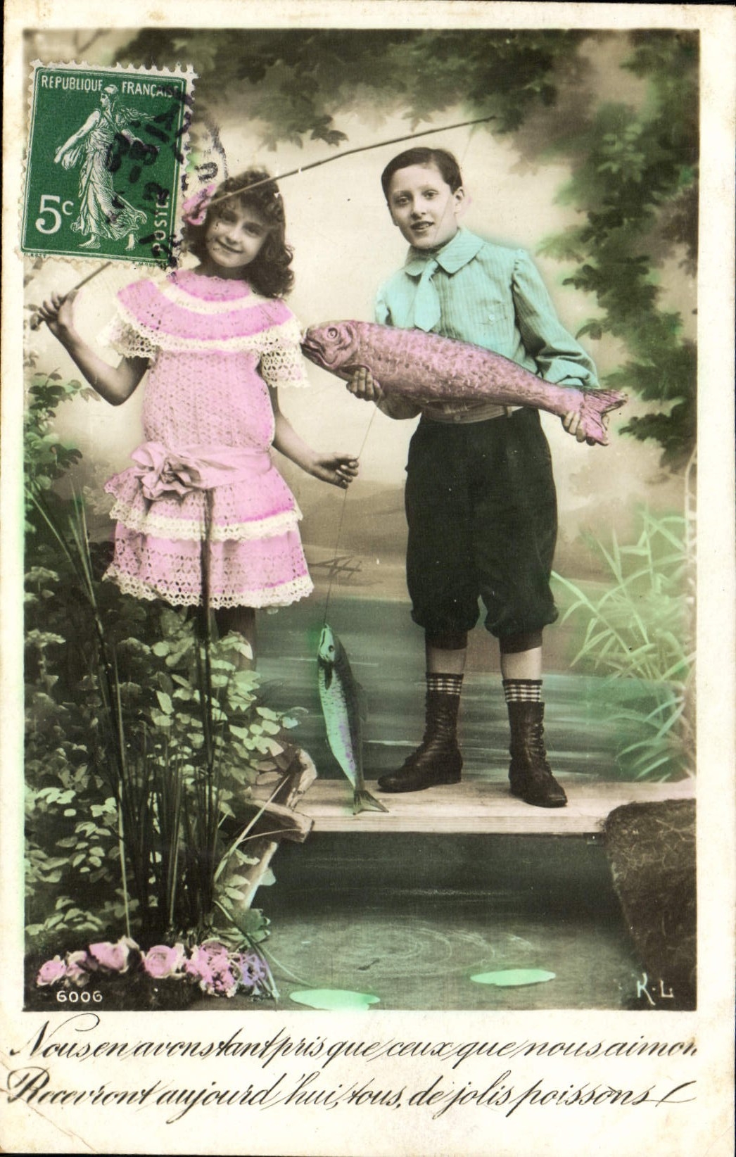VINTAGE POSTCARD Fantaisie Children Fishes Poisson