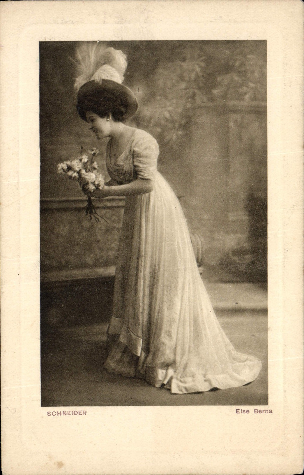 VINTAGE POSTCARD Fantasy Schneider Woman