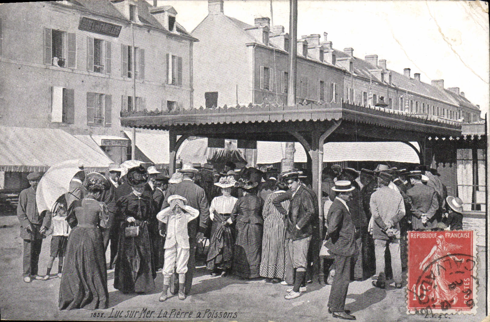 VINTAGE POSTCARD Luc on Mer Pierre has Poisson
