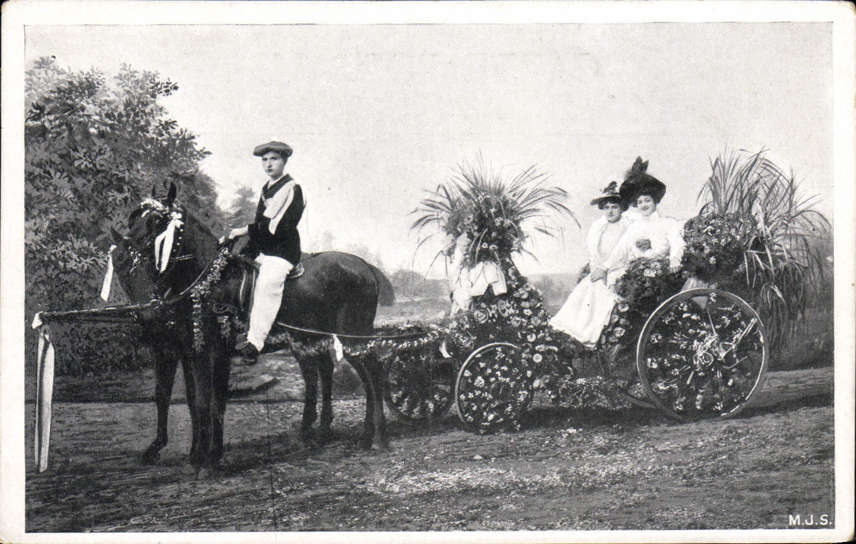 VINTAGE POSTCARD Carnival