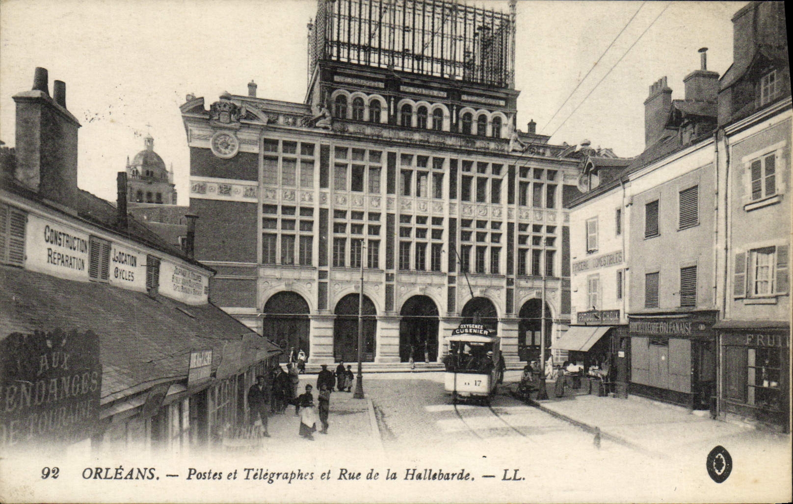 CPA Orleans Postes Et Telegraphes Et Rue De La Hallebarde Tramway
