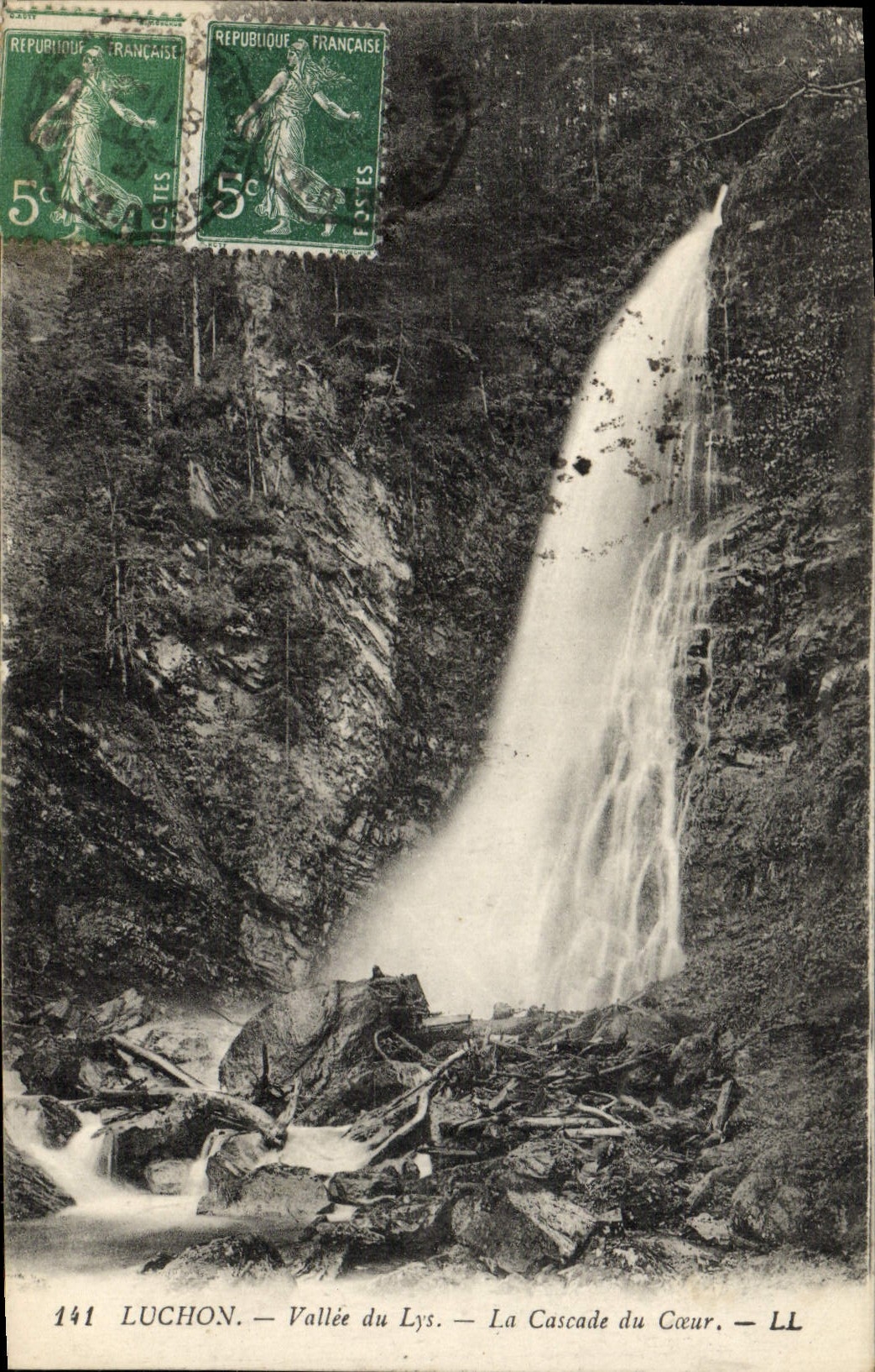 VINTAGE POSTCARD Luchon Valley Of Read the Cascade Of the Heart