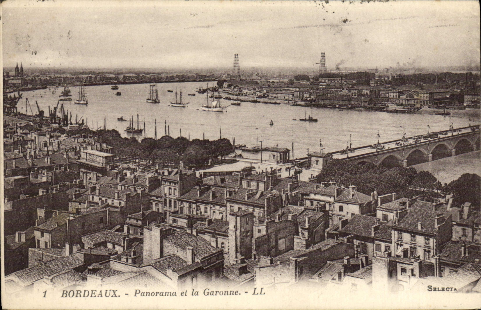 CPA Bordeaux Panorama Et La Garonne