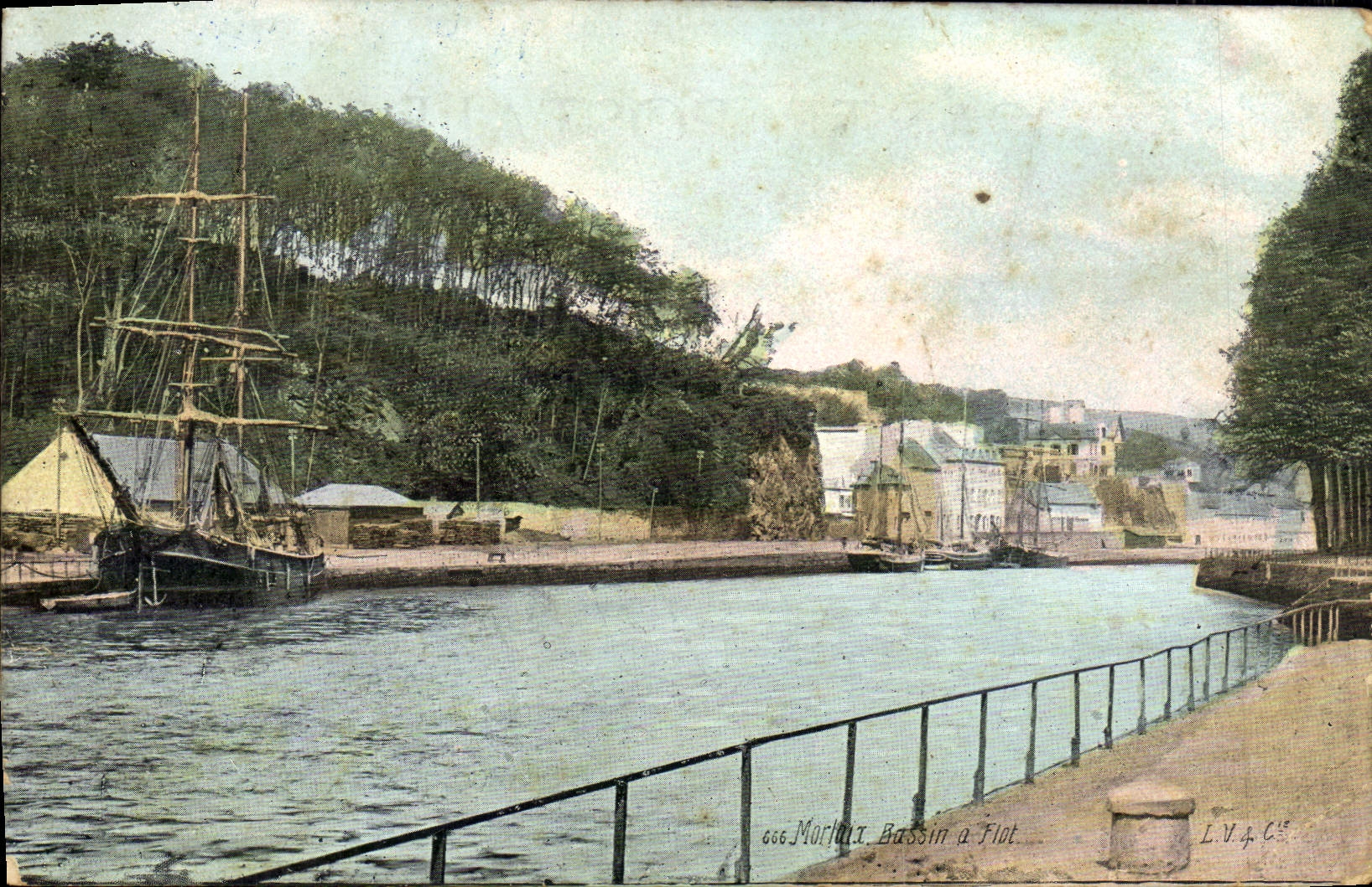 CPA Morlaix Bassin a flot Bateau 