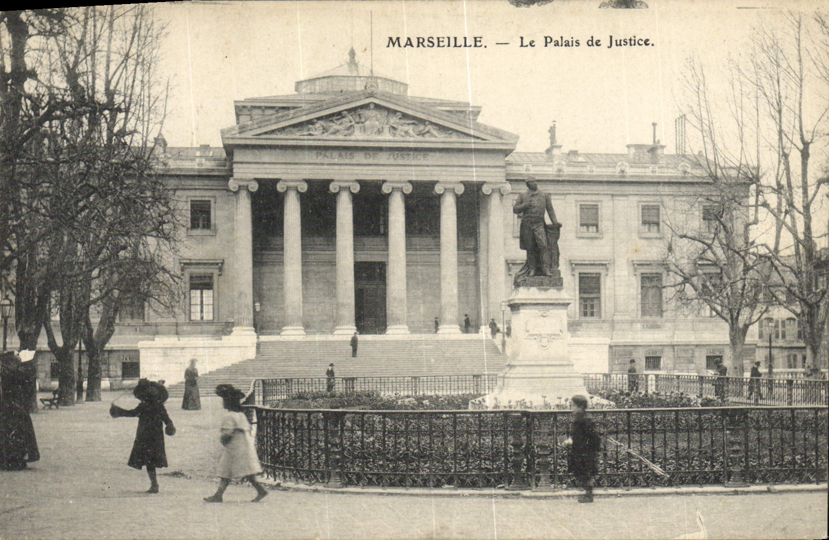 CPA Marseille Le Palais De Justice
