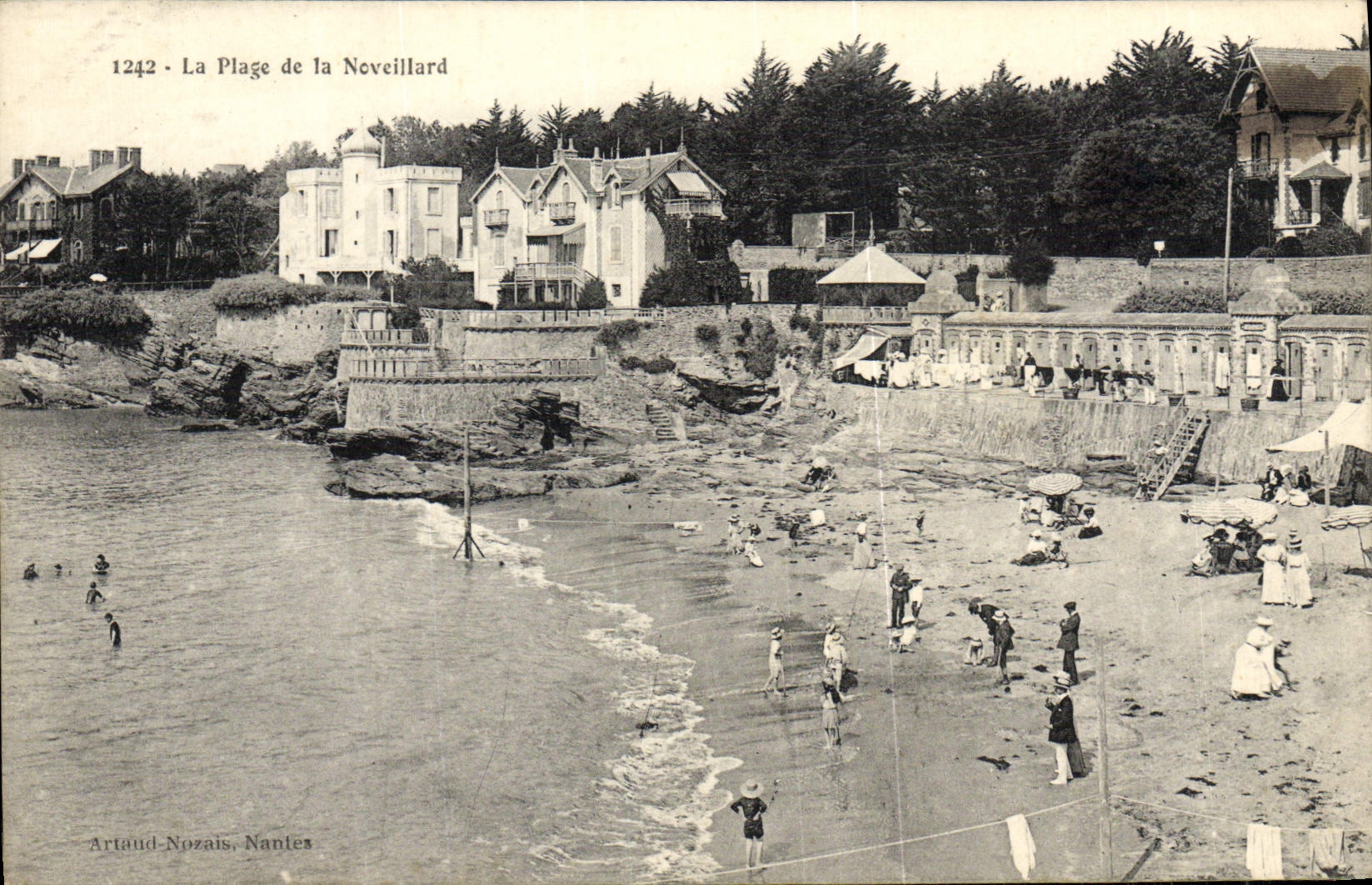 VINTAGE POSTCARD the Beach Of Noveillard Pornic