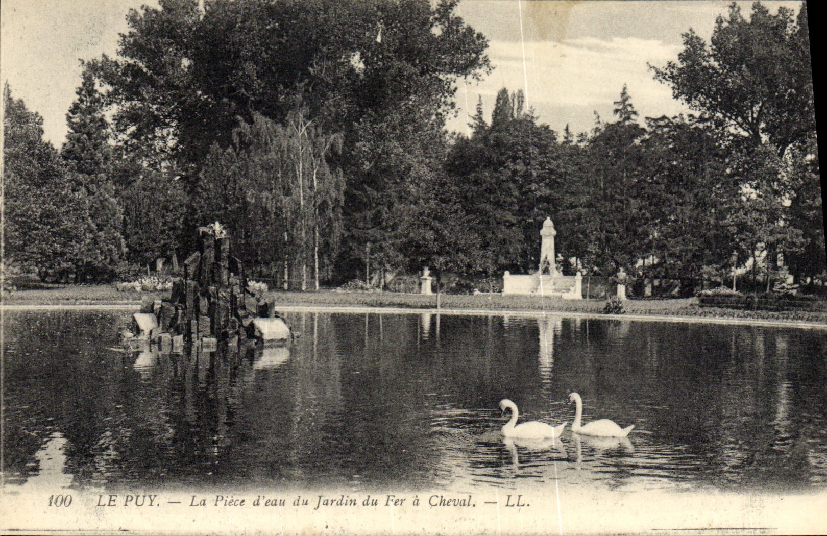VINTAGE POSTCARD Puy the Water Part Of the Garden Of the Horseshoe Swans