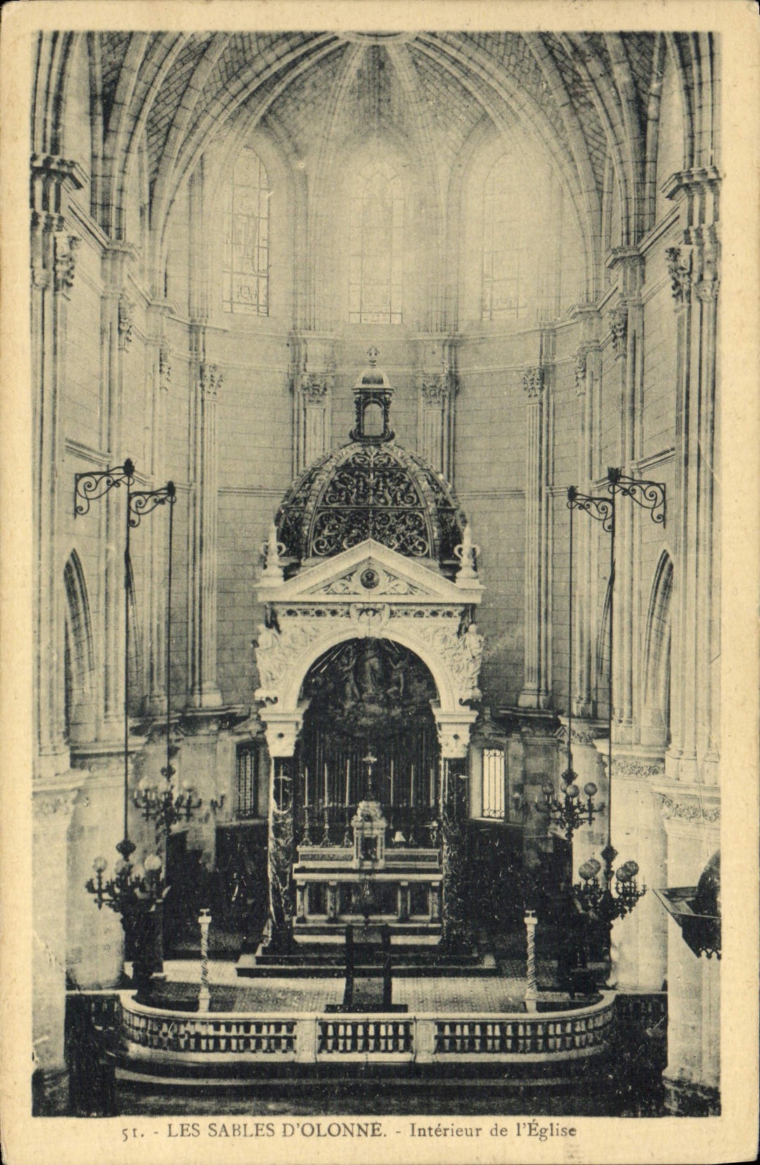 CPA Les Sables D'Olonne Interieur De I'Eglise