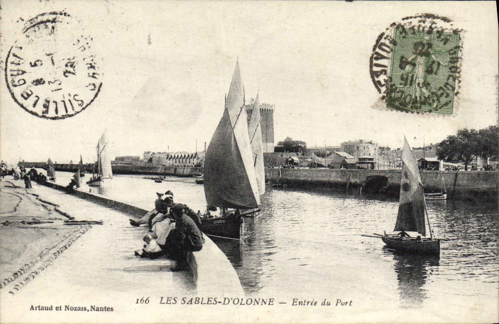 CPA Les Sables D'Olonne Entree Du Port Bateaux