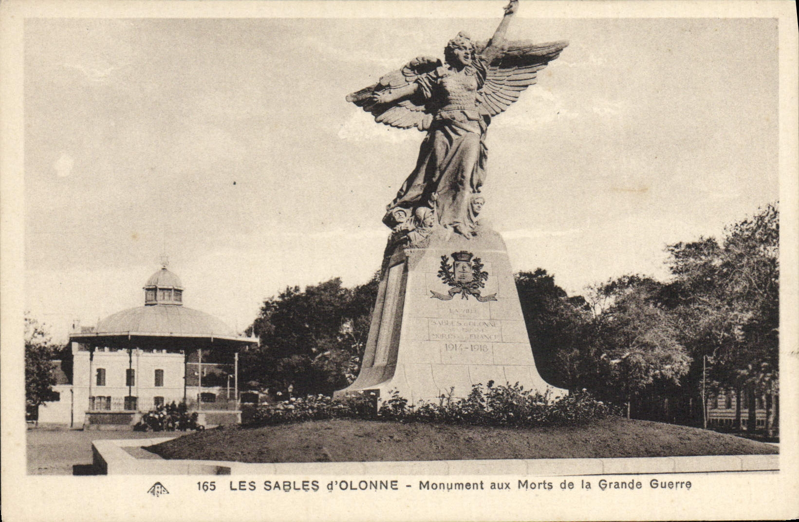 Monumento de la guerra de la POSTAL de la VENDIMIA Sables d'Olonne de la gran guerra de Militaria