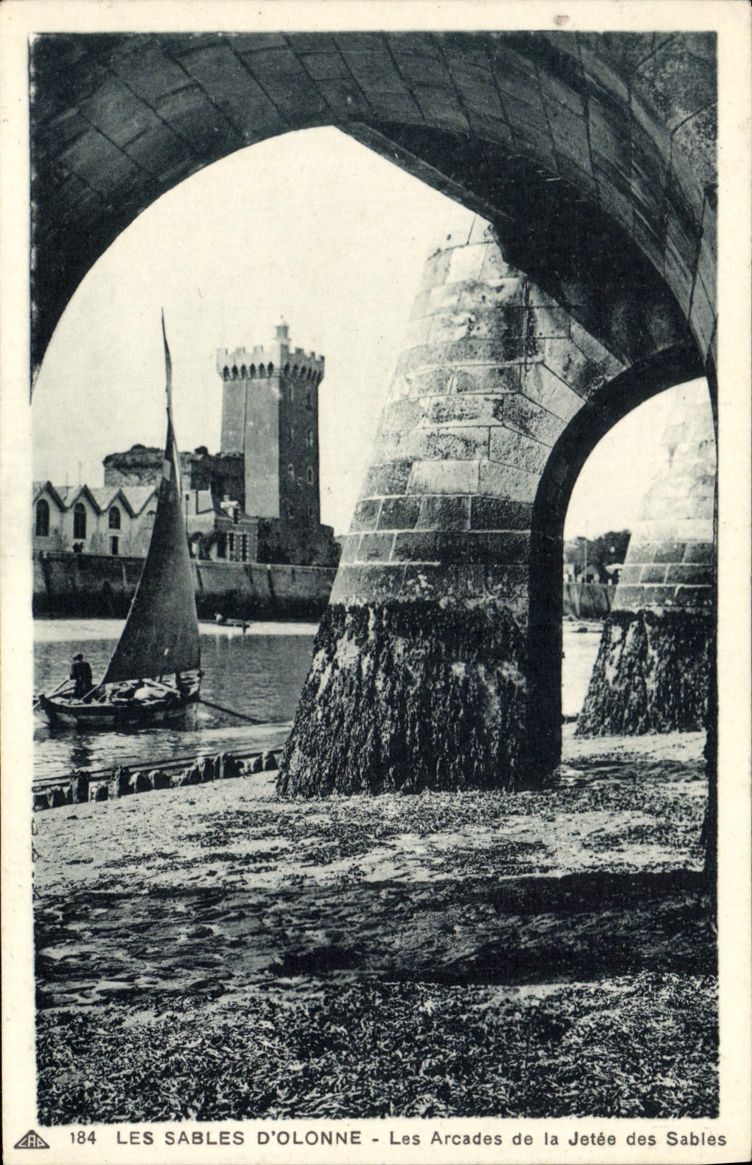 Arcadas de la POSTAL de la VENDIMIA Sables d'Olonne del embarcadero de arenas