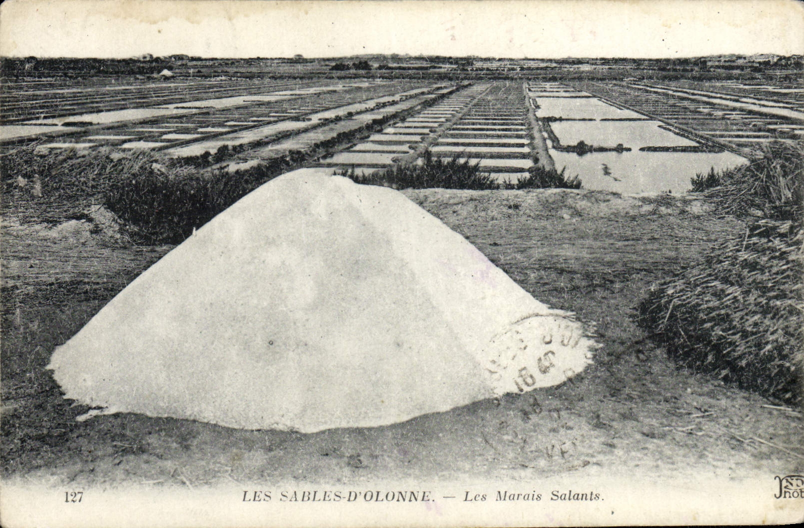 VINTAGE POSTCARD Sables d'Olonne Salt-water Marshes
