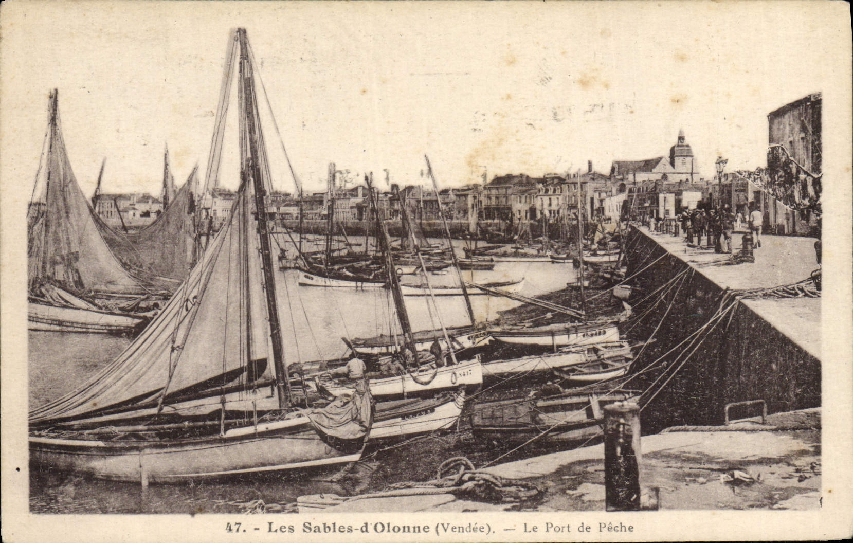 CPA Les Sables D'Olonne Le Port De Peche Bateaux 