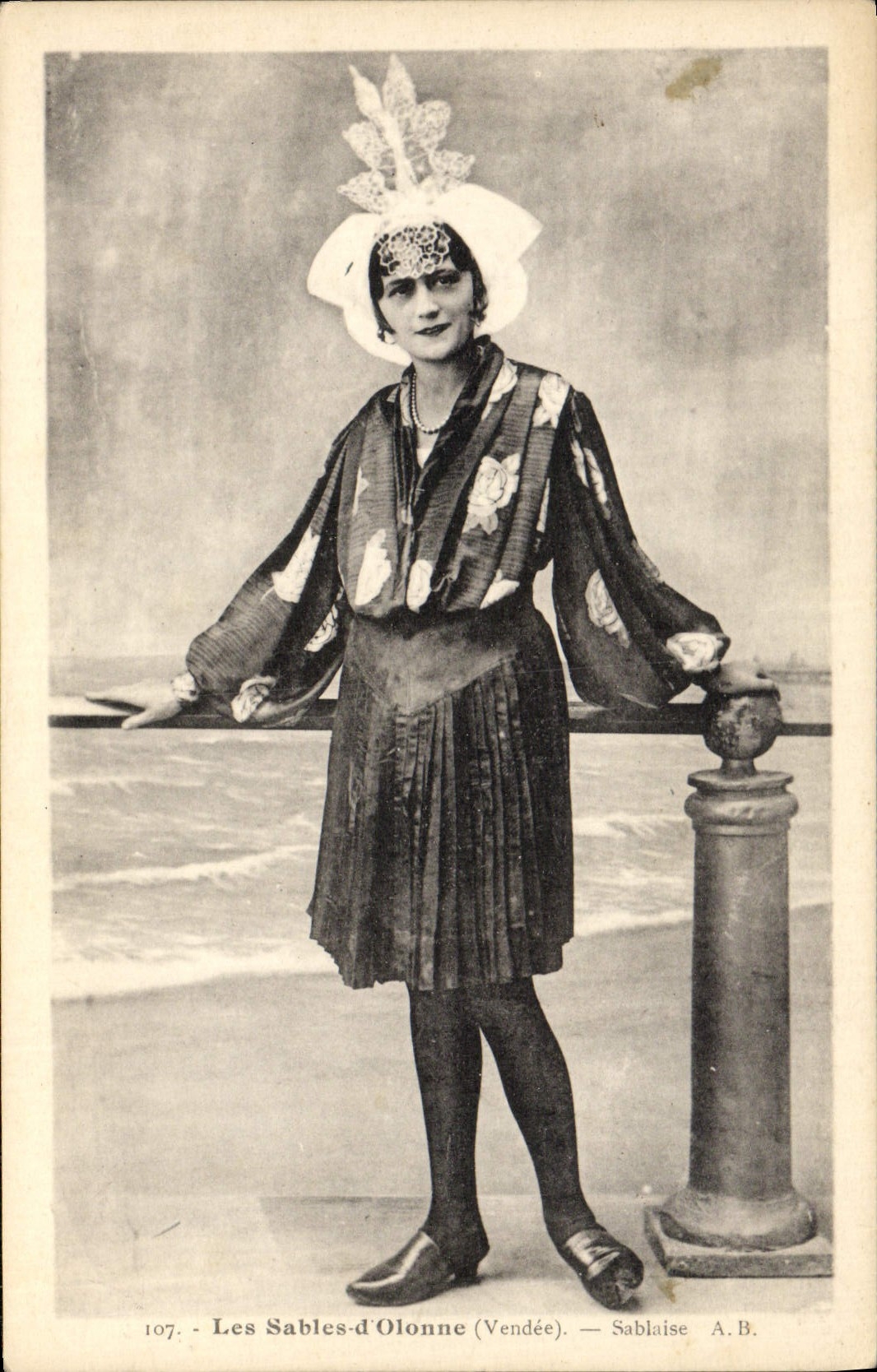 CPA Les Sables D'Olonne Sablaise Folklore 