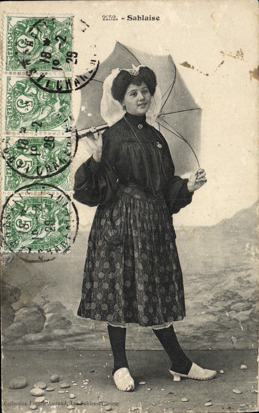 CPA Les Sables D'Olonne Sablaise Folklore
