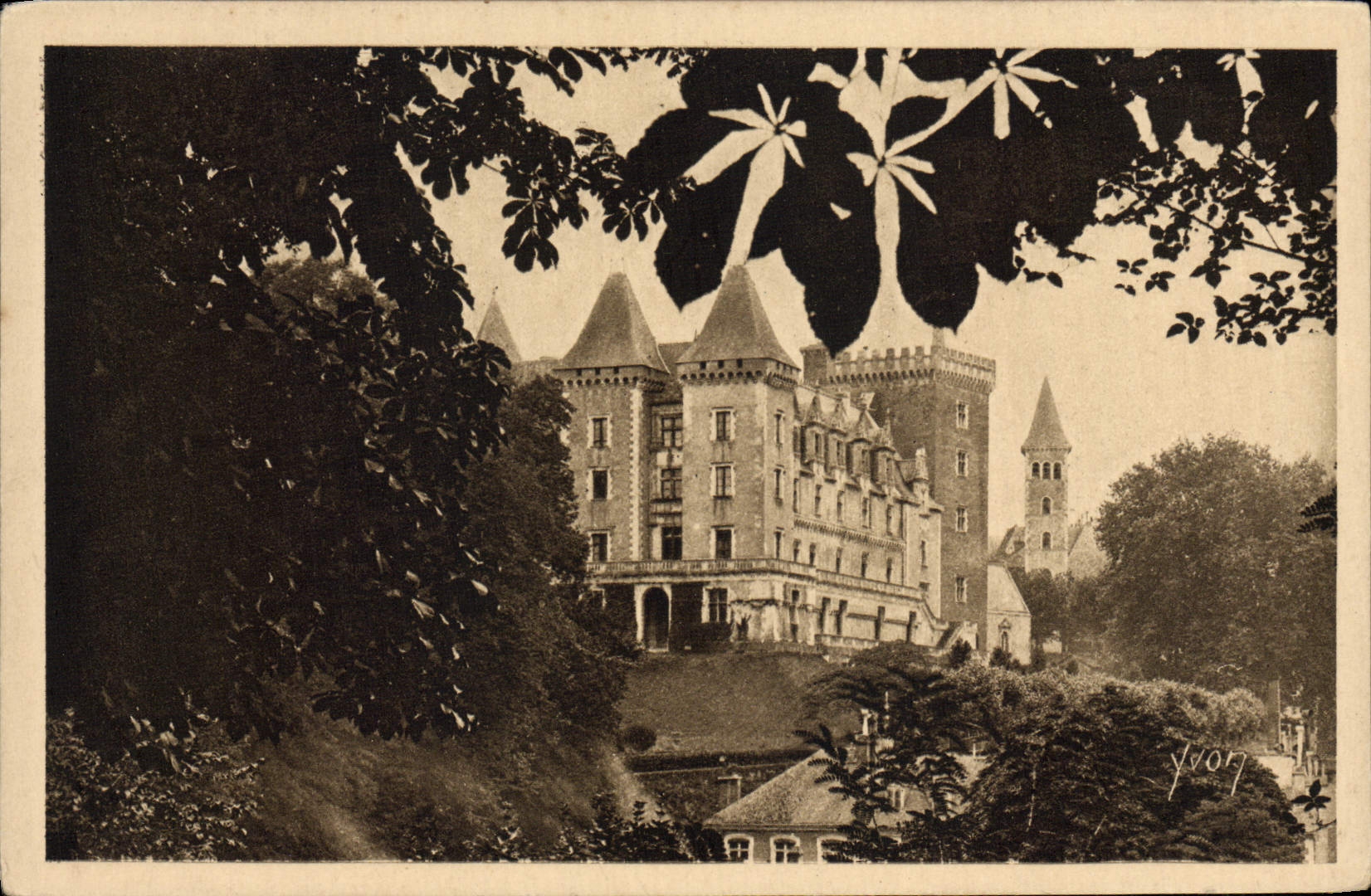 VINTAGE POSTCARD the Pyrenees the Castle Of Henri IV