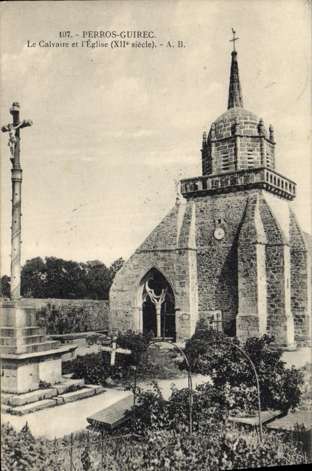 CPA Perros Guirec Le Calvaire Et I'Eglise