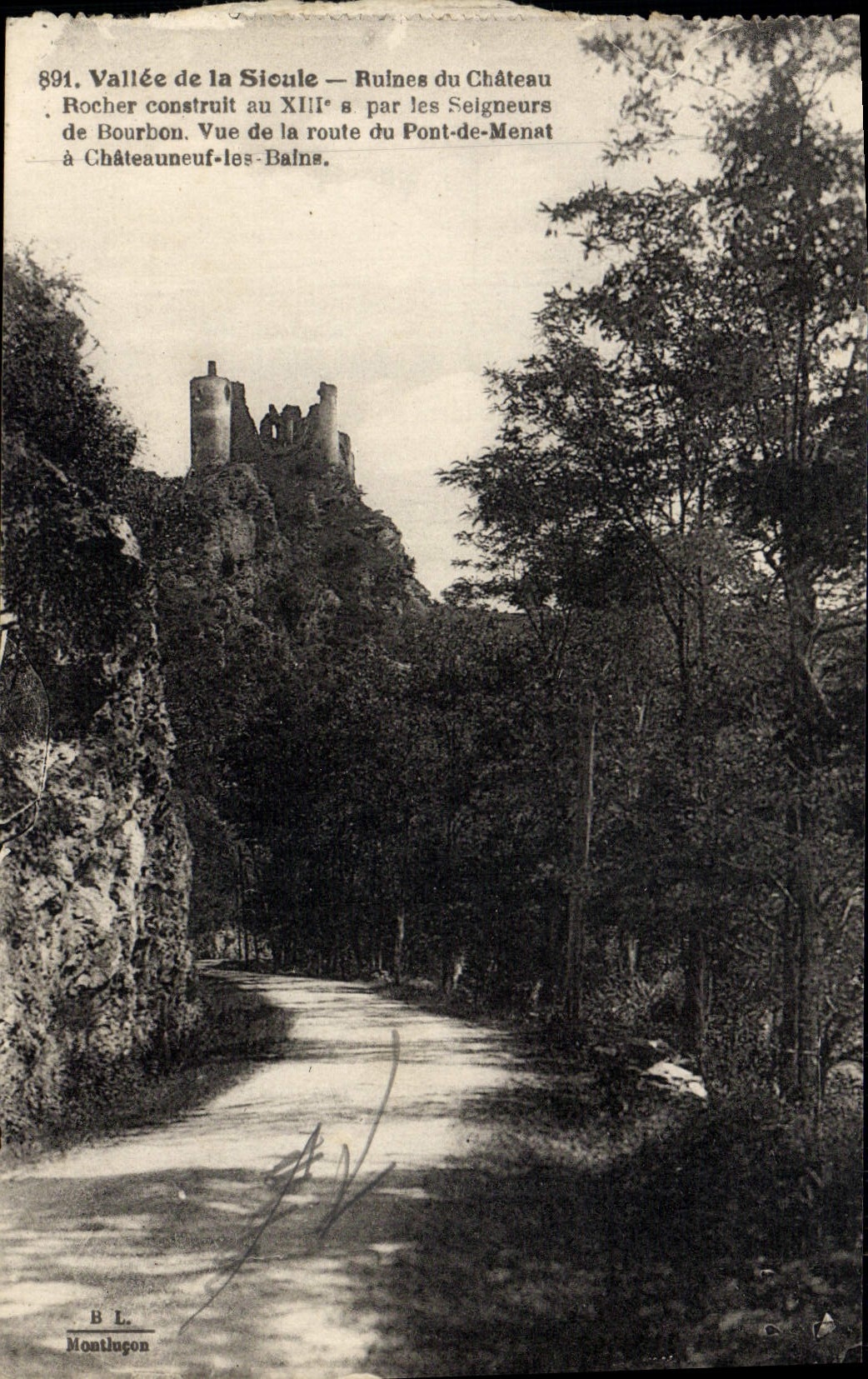 CPA Vallee De La Sioule Ruines Du Chateau Rocher