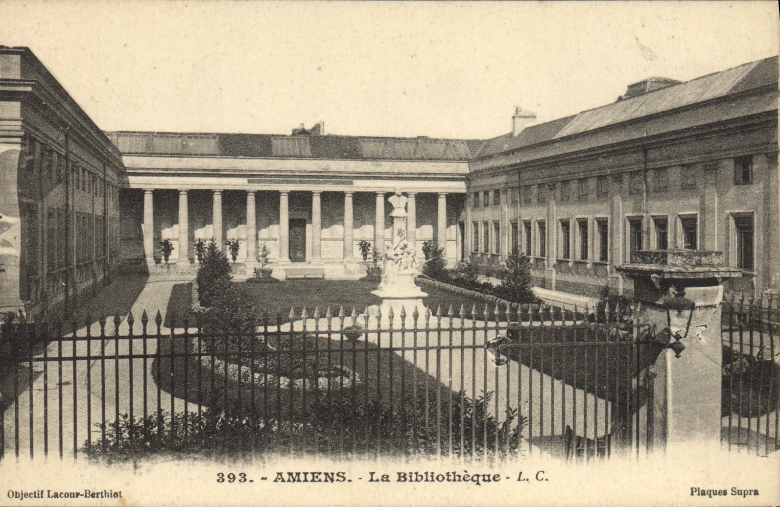 CPA Amiens La Bibliotheque