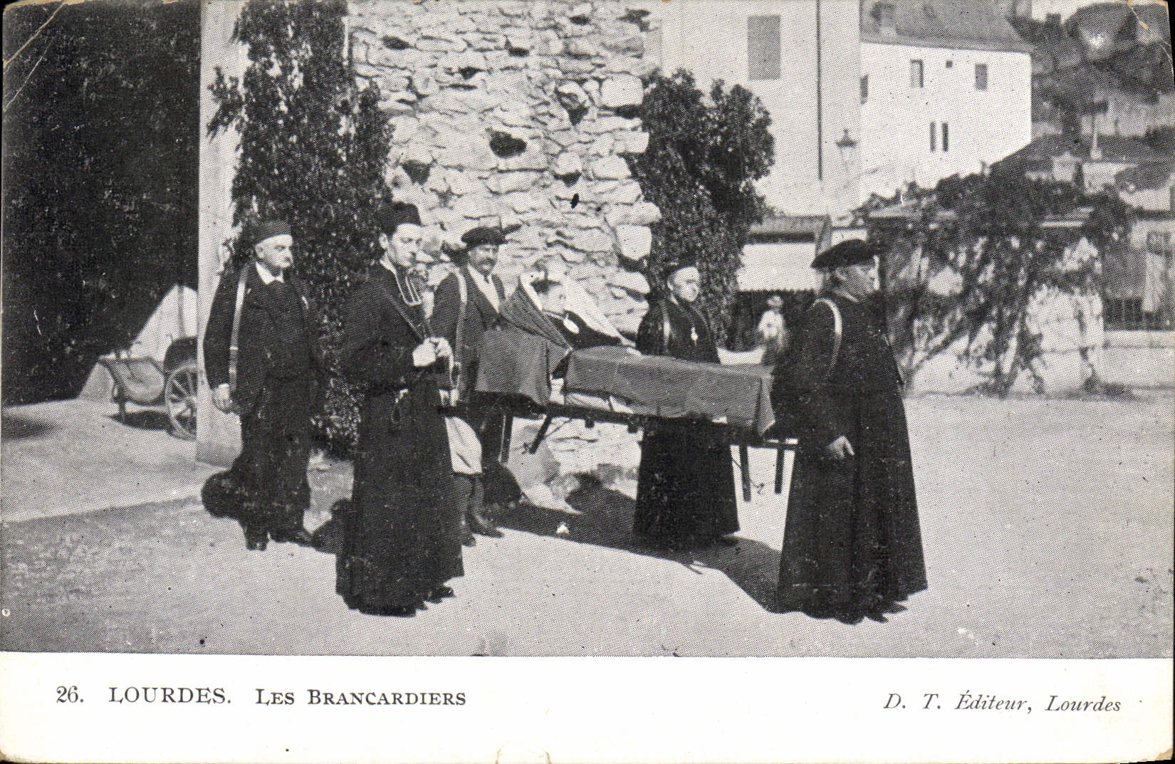 VINTAGE POSTCARD Heavy Stretcher-bearers